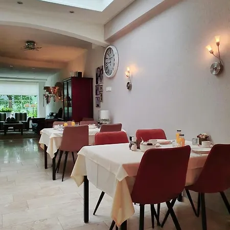 Oranje Hotel 2*