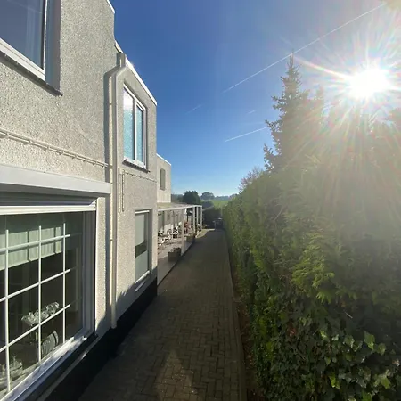 Oranje Hotel 2*