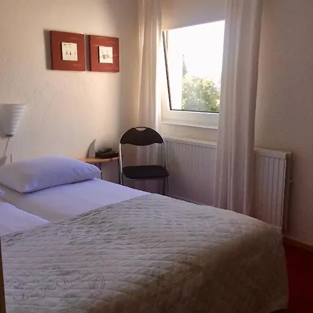 Oranje Hotel 2*