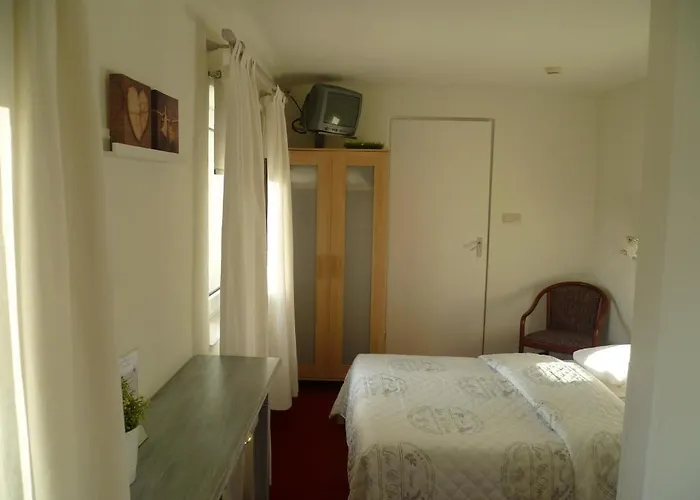 奥尔兰耶酒店 2* 法尔肯堡